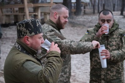 Освячення води та молитва: як бійці двох волинських бригад відзначили Водохреще Освячення води та молитва: як бійці двох волинських бригад відзначили Водохреще