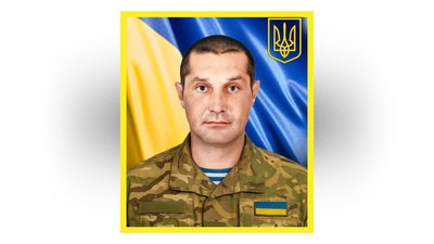 На Чернігівщині попрощалися з бійцями Євгенієм Костюченком та Анатолієм Кузьменком, які загинули на фронті На Чернігівщині попрощалися з бійцями Євгенієм Костюченком та Анатолієм Кузьменком, які загинули на фронті