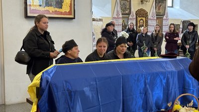 У Полтаві провели в останню путь воїна Євгенія Коваля, який загинув на Донеччині