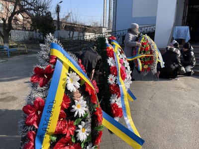 У Херсоні повели в останню путь військовослужбовця Сергія Чучина У Херсоні повели в останню путь військовослужбовця Сергія Чучина