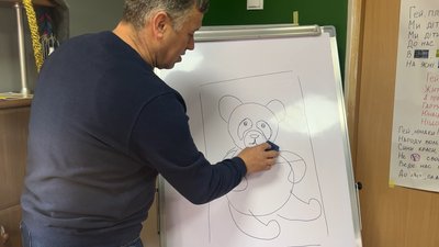 Діти власноруч готують та малюють, щоб підтримати ЗСУ та поїхати на балет, у селі на Рівненщині Діти власноруч готують та малюють, щоб підтримати ЗСУ та поїхати на балет, у селі на Рівненщині