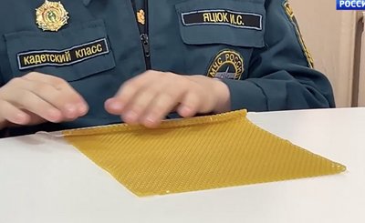 Kurmansk rayonında başlanğıç mektep talebeleri Rusiye ordusı içün maska ağlarını örmege mecbur Kurmansk rayonında başlanğıç mektep talebeleri Rusiye ordusı içün maska ağlarını örmege mecbur