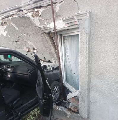 У Львові нетвереза водійка легковика врізалася в житловий будинок У Львові нетвереза водійка легковика врізалася в житловий будинок