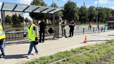 Удар дроном біля зупинки в Харкові Удар дроном біля зупинки в Харкові