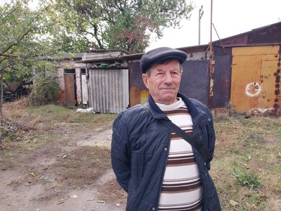 "Укрився і лежу, ото і все укриття". Як живуть у передмісті Сум "Укрився і лежу, ото і все укриття". Як живуть у передмісті Сум