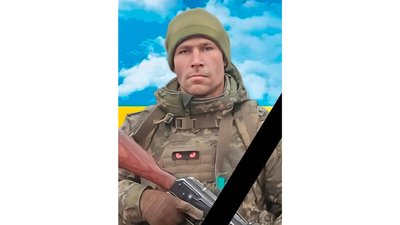 На Чернігівщині попрощалися з двома бійцями: Романом Юковим та Антоном Аніщенком, які загинули на фронті На Чернігівщині попрощалися з двома бійцями: Романом Юковим та Антоном Аніщенком, які загинули на фронті