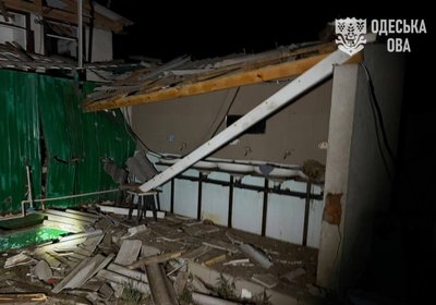РФ атакувала рекреаційну зону на Одещині: пошкоджено будинки та автомобілі РФ атакувала рекреаційну зону на Одещині: пошкоджено будинки та автомобілі