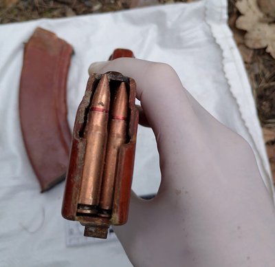 У громаді на Житомирщині поліцейські виявили сховок зі зброєю та боєприпасами У громаді на Житомирщині поліцейські виявили сховок зі зброєю та боєприпасами