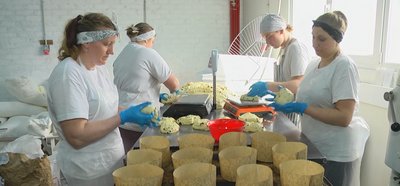 "Кожного року запит один — щоб була солодша": хмельницький ветеран пече паски, частину з яких віддає на благодійість "Кожного року запит один — щоб була солодша": хмельницький ветеран пече паски, частину з яких віддає на благодійість