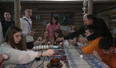 Майстерклас із писанкарства, робили писанки, криївка, музей-криївка, Тернопільська школа №2, квітень 2025 Майстерклас із писанкарства, робили писанки, криївка, музей-криївка, Тернопільська школа №2, квітень 2025