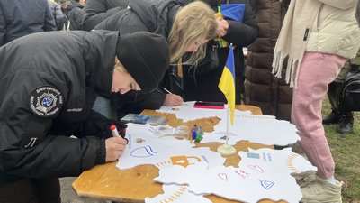 "Цей день — про єднання всіх українців": у Дніпрі провели акцію до дня Соборності України