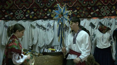 Відтворюють українські традиції: молодіжний фольклорний клуб із Вінниччини підготував виставу до Різдва Відтворюють українські традиції: молодіжний фольклорний клуб із Вінниччини підготував виставу до Різдва