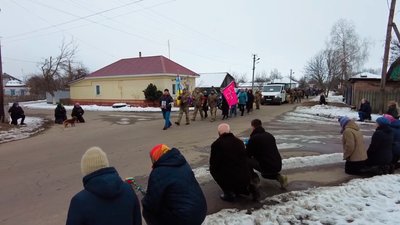 У Сосницькій громаді на Чернігівщині попрощалися з загиблим бійцем Миколою Бобирем У Сосницькій громаді на Чернігівщині попрощалися з загиблим бійцем Миколою Бобирем