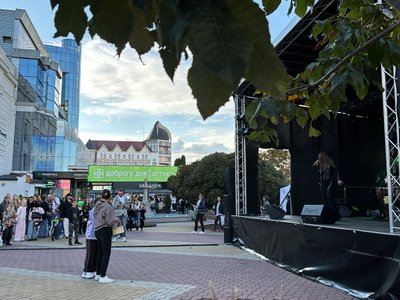 Місцеві виконавці виступали для хмельничан та гостей міста, 26 вересня 2026 року, Хмельницький Місцеві виконавці виступали для хмельничан та гостей міста, 26 вересня 2026 року, Хмельницький