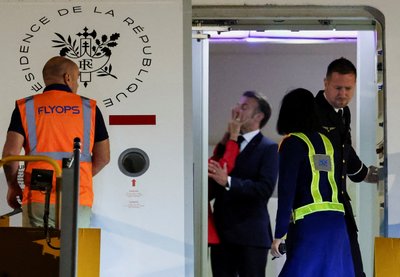 Макрон прокоментував відео з "ляпасом" від дружини під час візиту до В’єтнаму Макрон прокоментував відео з "ляпасом" від дружини під час візиту до В’єтнаму