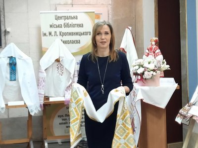 Проєкт "Берегині України". У Миколаєві відкрили виставку робіт Валентини Димової Проєкт "Берегині України". У Миколаєві відкрили виставку робіт Валентини Димової