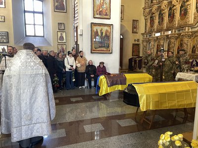 У Полтаві попрощались із воїнами Олександром Бредуном та Олександром Ковалем,які загинули на Донеччині У Полтаві попрощались із воїнами Олександром Бредуном та Олександром Ковалем,які загинули на Донеччині
