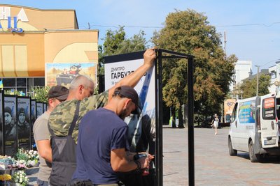 Встановили нові портрети загиблих військових у Рівному Встановили нові портрети загиблих військових у Рівному