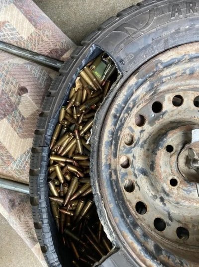 У Франції викрили мережу торгівлі автоматами Калашникова з Балкан У Франції викрили мережу торгівлі автоматами Калашникова з Балкан