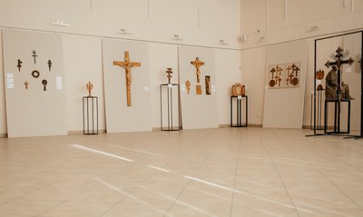 Феномен храмового дереворізьблення Карпат: в Ужгороді триває виставка Феномен храмового дереворізьблення Карпат: в Ужгороді триває виставка