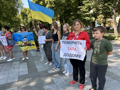 У Кременчуці відбувся пікет за чіткі терміни військової служби