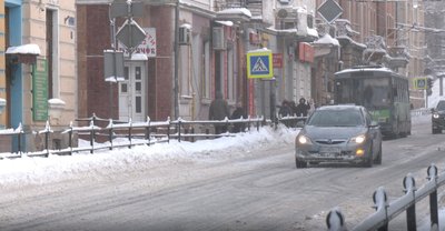 Транспорт, засніжена вулиця Транспорт, засніжена вулиця