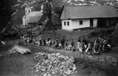 Біг з кошиками, спалювання шин та день без води: які великодні традиції існують на Закарпатті Біг з кошиками, спалювання шин та день без води: які великодні традиції існують на Закарпатті