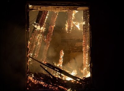 Пожежа у Чугуєві після російських ударів по місту, 7 листопада 2025 року Пожежа у Чугуєві після російських ударів по місту, 7 листопада 2025 року