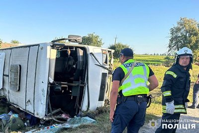 Автобус, який потрапив в ДТП на Хмельниччині, віз на відпочинок дітей військових із Житомирщини Автобус, який потрапив в ДТП на Хмельниччині, віз на відпочинок дітей військових із Житомирщини