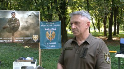 "Це тисячі людей, які пройшли через наш центр": мобільну точку рекрутингу ВМС розгорнули у Рівному "Це тисячі людей, які пройшли через наш центр": мобільну точку рекрутингу ВМС розгорнули у Рівному