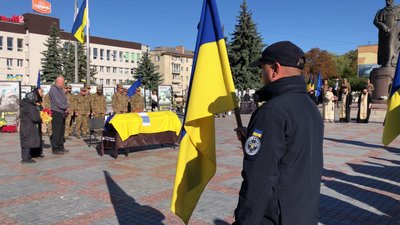 Із нацгвардійцем Михайлом Карюковим попрощались у Рівному Із нацгвардійцем Михайлом Карюковим попрощались у Рівному