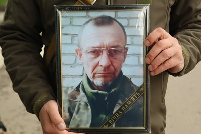 В Охтирці попрощались з військовослужбовцем Олександром Злобіним В Охтирці попрощались з військовослужбовцем Олександром Злобіним
