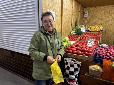 "Ціни нестабільні". Скільки коштує перша городина у Сумах та коли чекати здешевлення