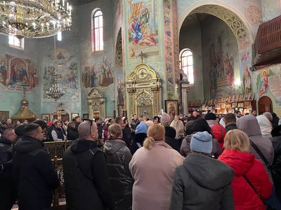 У Кривому Розі прощаються із семирічною Аріною Самодіною та її дідусем Сергієм, які загинули 4 квітня У Кривому Розі прощаються із семирічною Аріною Самодіною та її дідусем Сергієм, які загинули 4 квітня