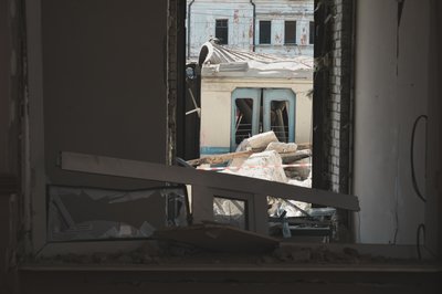 Пошкоджений вокзал в Лозовій на Харківщині