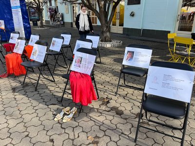 В Ужгороді стартувала акція "16 днів проти насильства" В Ужгороді стартувала акція "16 днів проти насильства"