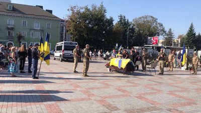 Із солдатом Максимом Лагерєвим попрощалися у Рівному Із солдатом Максимом Лагерєвим попрощалися у Рівному