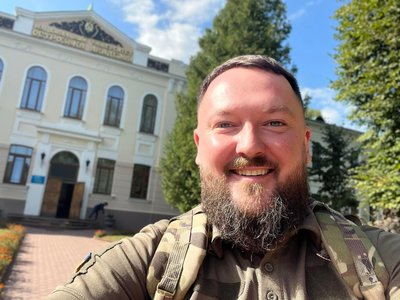 З військовим, депутатом та журналістом Олександром Курсиком попрощались у Рівному З військовим, депутатом та журналістом Олександром Курсиком попрощались у Рівному