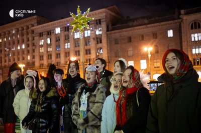 У Києві в Михайлівському соборі віряни зібралися на різдвяний Святвечір У Києві в Михайлівському соборі віряни зібралися на різдвяний Святвечір