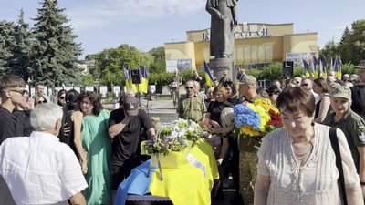 Понад півтора року вважався зникли безвісти: з добровольцем Юрієм Морозовським попрощались у Рівному Понад півтора року вважався зникли безвісти: з добровольцем Юрієм Морозовським попрощались у Рівному