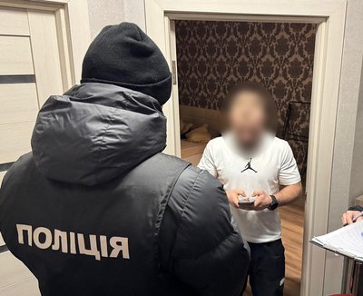 Затримали іноземця, який вимагав 300 тисяч доларів