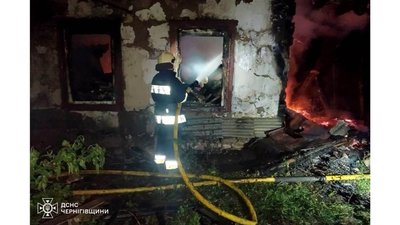 Внаслідок пожежі у двоквартирному будинку в Ічні на Чернігівщині загинув чоловік Внаслідок пожежі у двоквартирному будинку в Ічні на Чернігівщині загинув чоловік