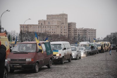 Аам'ять загиблого волонтера В'ячеслава Ільченка вшанували автопробігом з майдану Свободи до кладовища Аам'ять загиблого волонтера В'ячеслава Ільченка вшанували автопробігом з майдану Свободи до кладовища