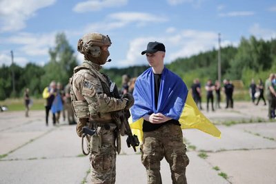 Навчав побратимів англійської мови в полоні. Історія морпіха Івана Калініченка Навчав побратимів англійської мови в полоні. Історія морпіха Івана Калініченка