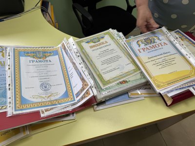 "Наша школа перетворилася на купу цегли". У Басівській школі на Сумщині продзвонив останній дзвоник "Наша школа перетворилася на купу цегли". У Басівській школі на Сумщині продзвонив останній дзвоник