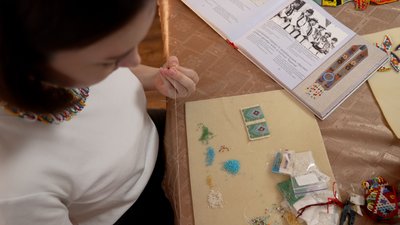 Відчувають захист завдяки прикрасам. Як на Буковині майстрині виготовляють старовинні ґердани та силянки | Жива спадщина