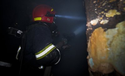 Врятовано двох людей: у Хмельницькому горіла квартира Врятовано двох людей: у Хмельницькому горіла квартира