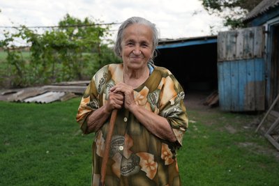 "Коли вию, коли скавчу". Як останні 20 мешканців Веселого Кута на Дніпропетровщині живуть у прифронтовому селі
