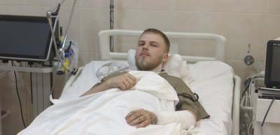 "FPV-дрон полював за мною". Боєць, який втратив ноги внаслідок атаки дрона, проходить лікування на Дніпропетровщині "FPV-дрон полював за мною". Боєць, який втратив ноги внаслідок атаки дрона, проходить лікування на Дніпропетровщині