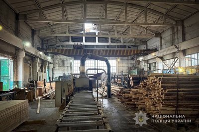 Пошкоджена школа, вагони та авто "Укрпошти": наслідки ударів по Сумщині Пошкоджена школа, вагони та авто "Укрпошти": наслідки ударів по Сумщині